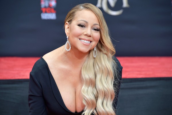 A cantora Mariah Carey sendo homenageada em Hollywood (Foto: Getty Images)
