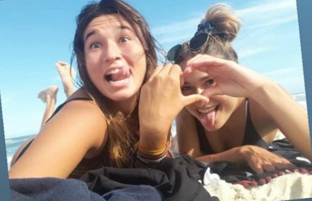 Sasha curte praia com amiga no Rio de Janeiro (Foto: Reprodução / Instagram)