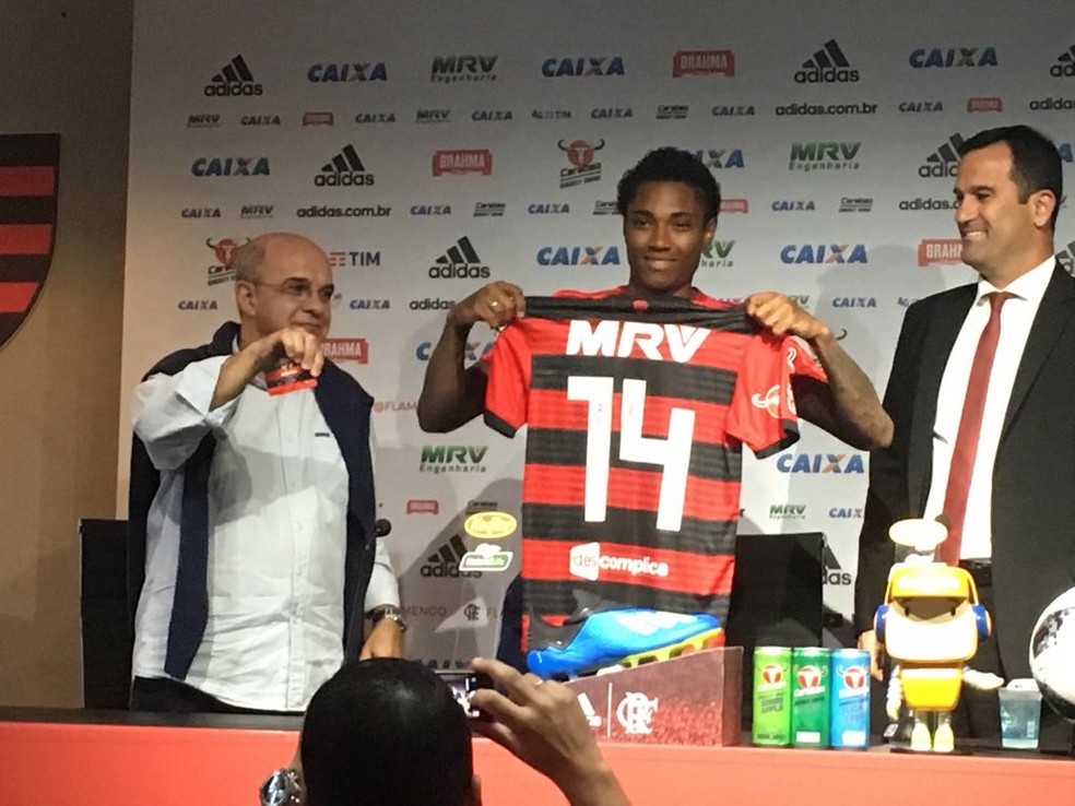 Presidente do Conselho Deliberativo disse que inqu&eacute;rito tamb&eacute;m tamb&eacute;m vai investigar a compra e Vitinho &mdash; Foto: Emanuelle Ribeiro / GloboEsporte.com