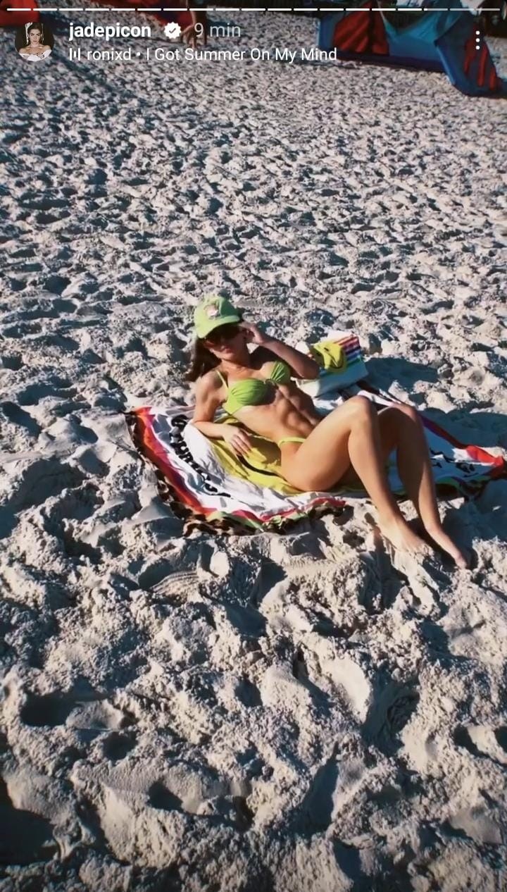 Jade Picon aproveita praia (Foto: Reprodução/Instagram)