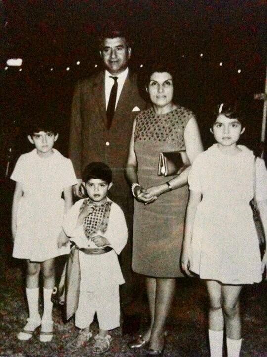 Sonia, aos 10 anos, com a família na embaixada do Afeganistão em Roma, onde seu pai serviu como embaixador por alguns anos (Foto: Arquivo pessoal)