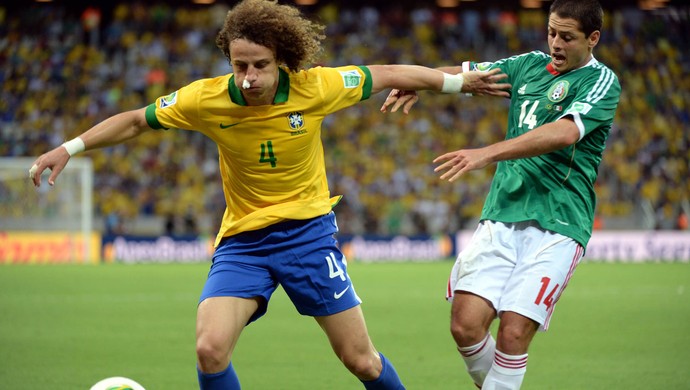 David Luiz e Chicharito Brasil x México (Foto: André Durão / Globoesporte.com)