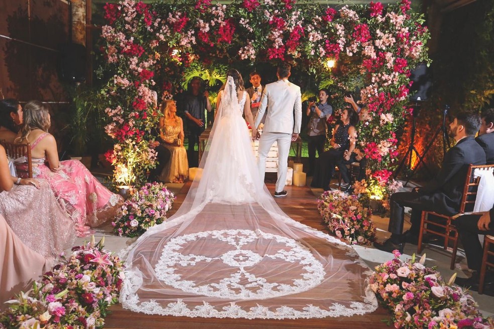 Lucas Paquet&aacute; durante casamento &mdash; Foto: Giovani Garcia