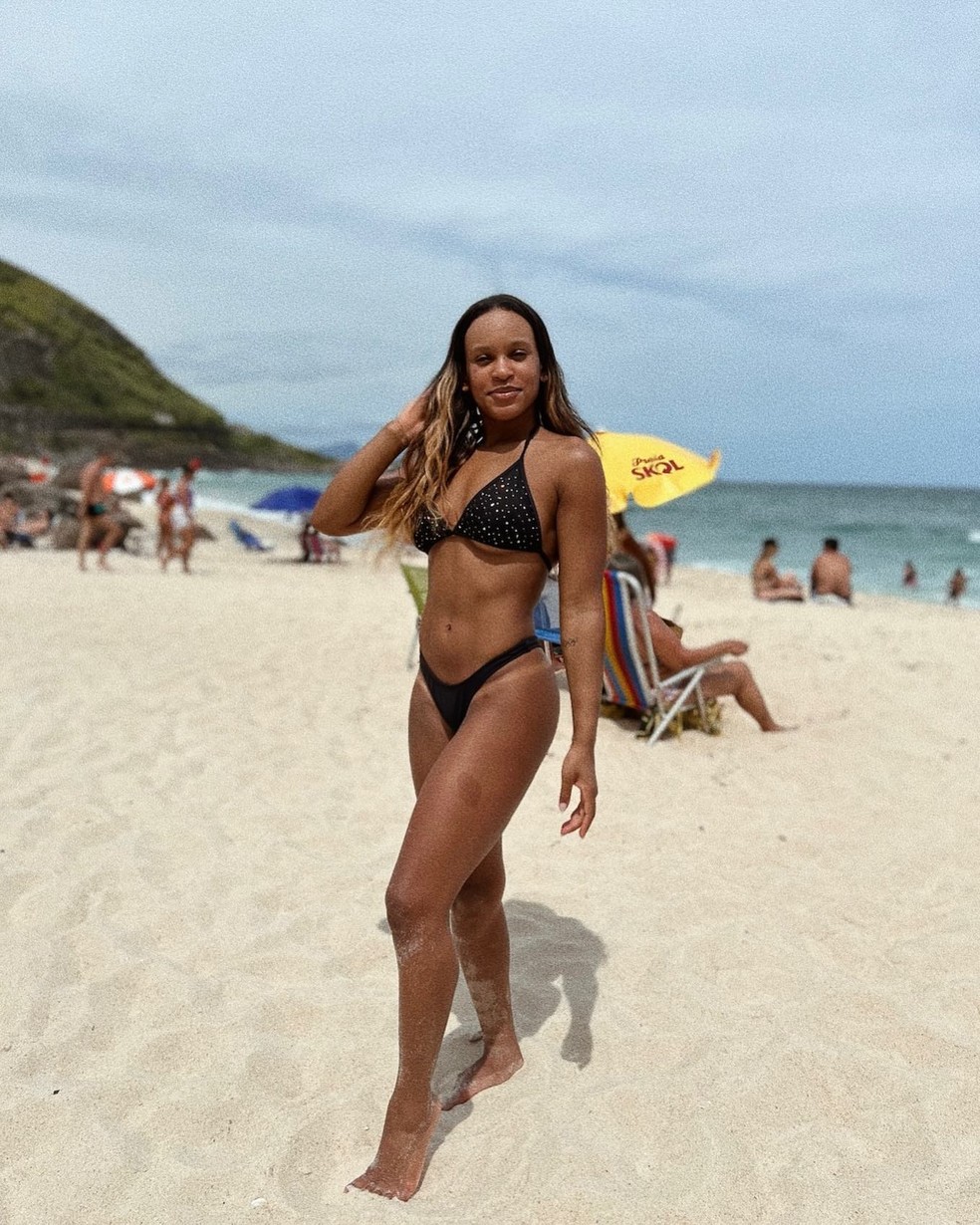 Rebeca Andrade na praia — Foto: Reprodução/Instagram