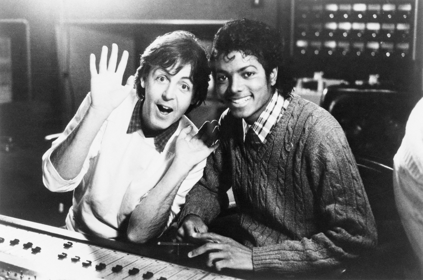 Os cantores Paul McCartney e Michael Jackson  — Foto: Reprodução
