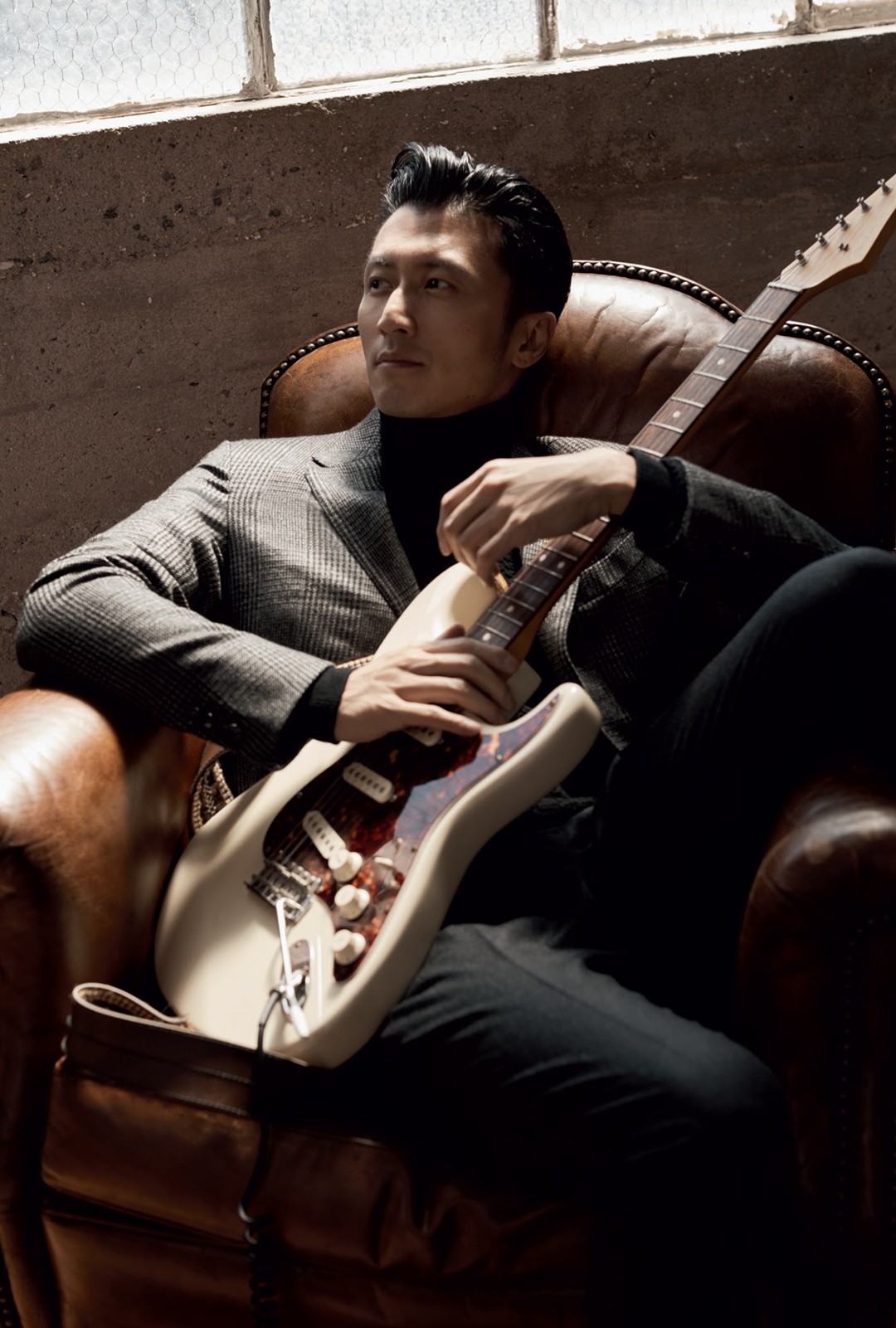 O que é ser homem hoje? O ator e cantor chinês Nicholas Tse, um dos rostos da campanha “What Makes a Man” (Foto: divulgação)