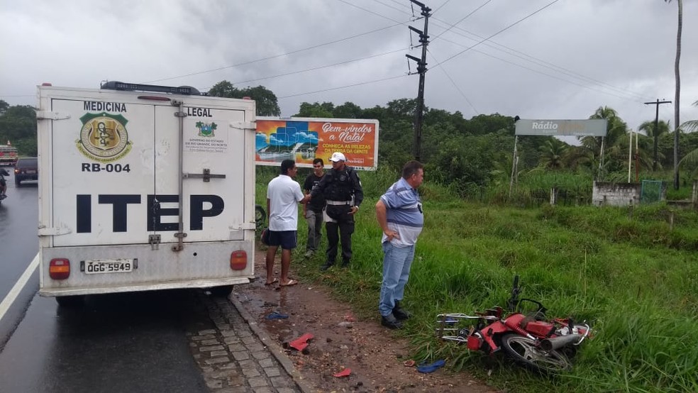 Motociclista morreu em acidente com ônibus, na RN-160, entre Natal e São Gonçalo do Amarante — Foto: Ediana Miralha/Inter TV Cabugi