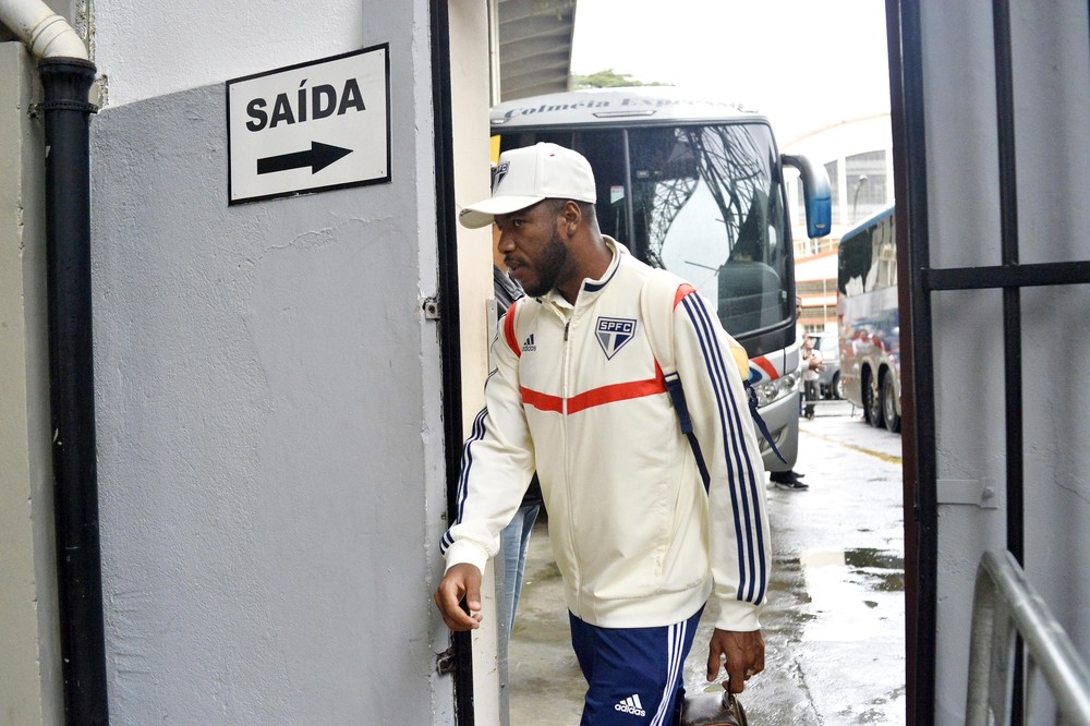 [ENQUETE] Você é a favor do retorno do volante Jucilei ao time do São Paulo?