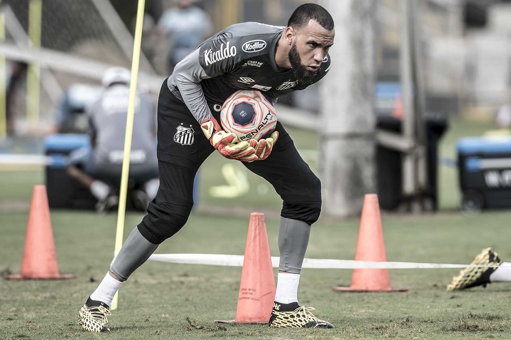 Everson entrou na Justiça contra o Santos  — Foto: Ivan Storti/Santos FC