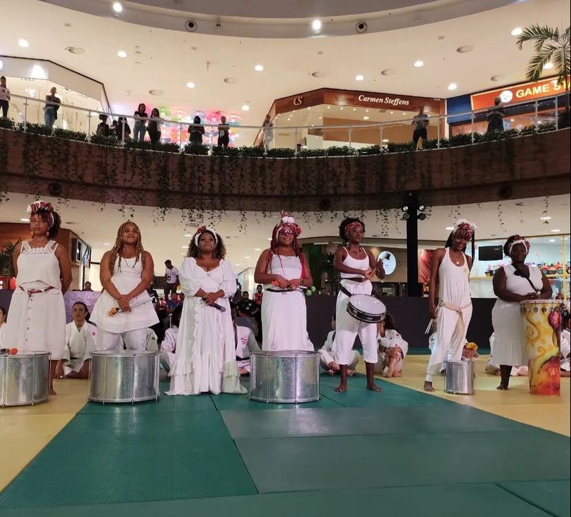 Banda feminina Yáyá Muxima faz show de lançamento no Pelourinho, em Salvador, nesta quinta-feira
