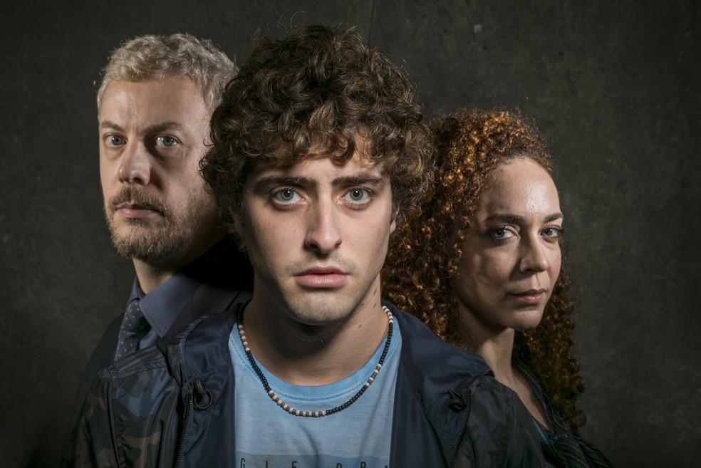 Guilherme Weber (Régis), Eike Duarte (Álvaro) e Laila Garin (Tânia): elenco de "Malhação: Vidas Brasileiras" — Foto: Globo/ Sergio Zalis