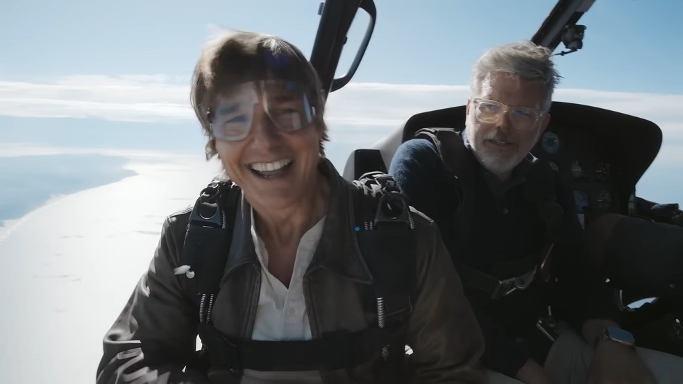 Tom Cruise e Christopher McQuarrie em vídeo de agradecimento do ator pelo sucesso de Top Gun: Maverick (2022) — Foto: reprodução