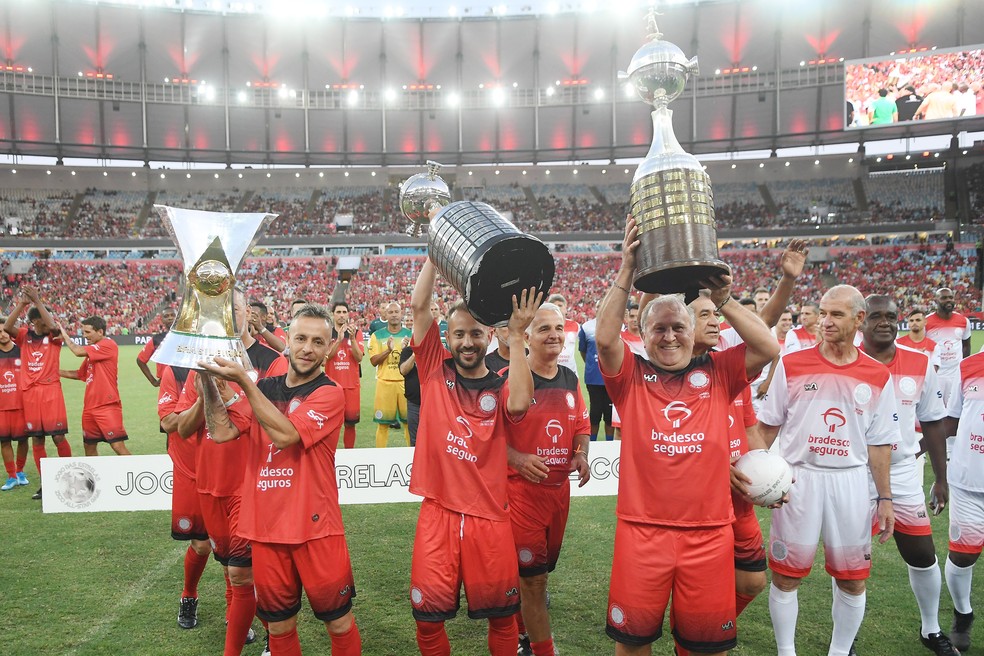 Rafinha, Everton Ribeiro, Zico Flamengo — Foto: Alexandre Durão