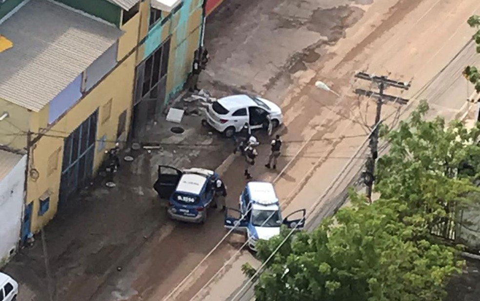 Suspeitos de assaltos foram baleados e pedestre atropelado durante perseguição policial em Salvador  — Foto: Lana Guerreiro/Arquivo Pessoal