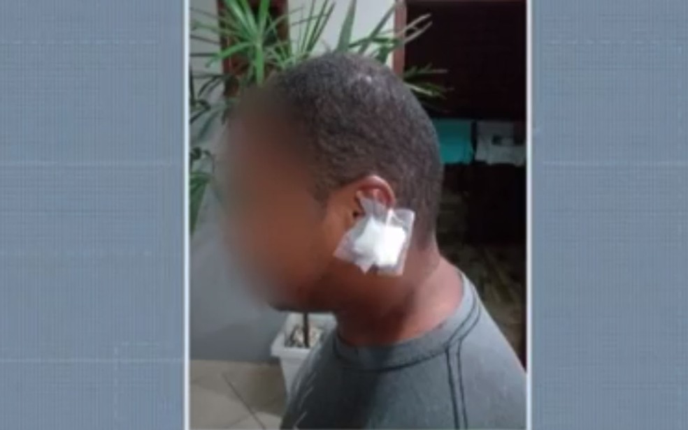 Professor teve ferimento na orelha após ser agredido por aluna em escola de Simões Filho, região metropolitana de Salvador — Foto: Reprodução/TV Bahia