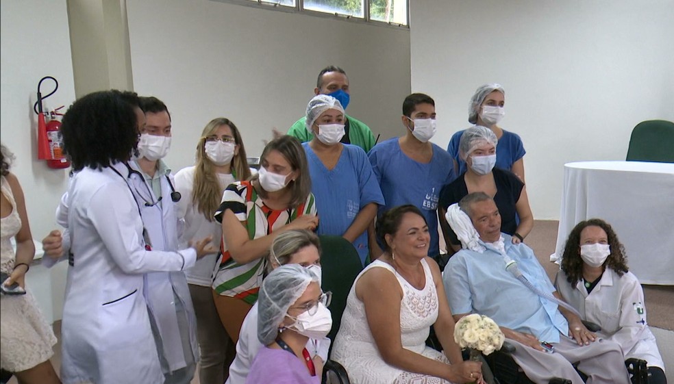 Profissionais de Saúde participaram do casamento de ‘Seu Marcílio e Dona Vânia‘ — Foto: TV Cabo Branco / Reprodução