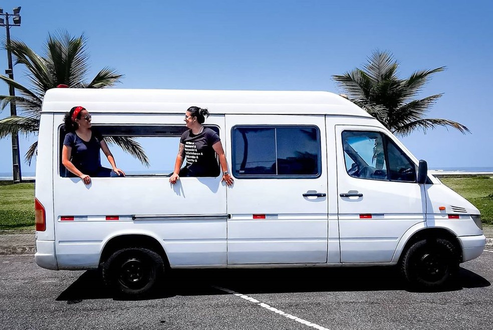 Casal está montando 'motorcasa' para viajar pelas Américas por dois anos — Foto: Reprodução/Instagram