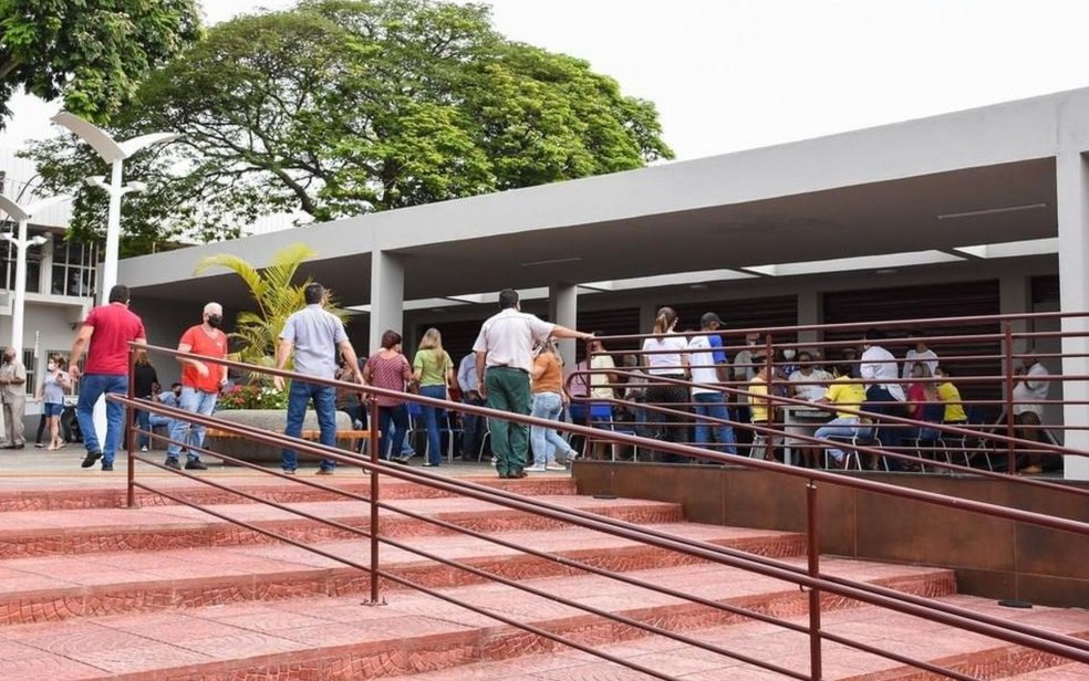 Imagem divulgada da vacinação contra a Covid-19 em Mineiros — Foto: Reprodução/Instagram