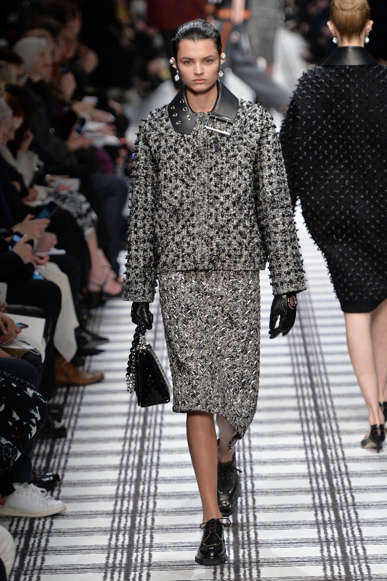 Balenciaga | Paris | Inverno 2016 | Desfiles | Vogue