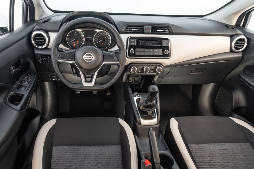 Interior do Nissan Versa 2021 apresenta materiais de alta qualidade estilo soft touch — Foto: Nissan/Divulgação