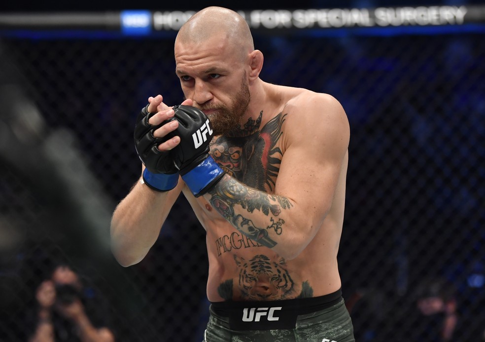 Conor McGregor enfrenta Dustin Poirier no sábado para fazer trilogia com o americano — Foto: Getty Images