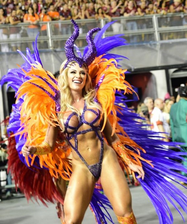 Juju Salimeni como rainha de bateria da X-9 Paulistana em 2019 (Foto: Leo Franco/AgNews)