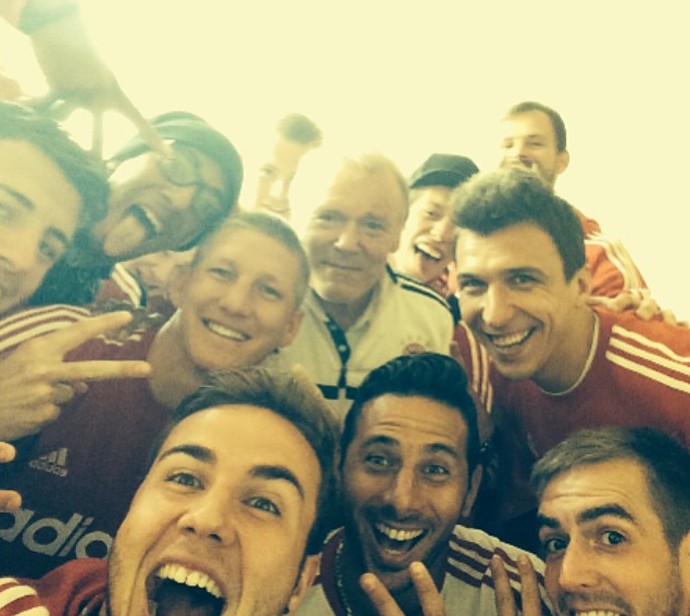Gotze faz selfie do Bayern (Foto: Reprodução )