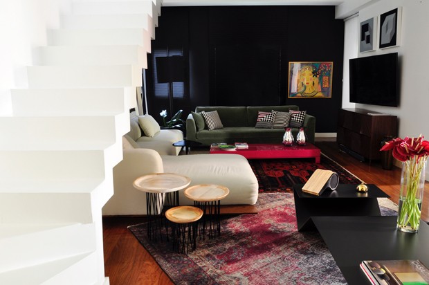 Apartamento esbanja personalidade com cores vivas e arte brasileira (Foto: Gabriela Tremonte/Divulgação )