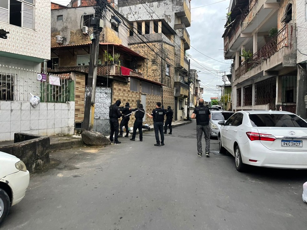 Policial militar é preso durante operação contra sequestros, em Salvador e região — Foto: Polícia Civil/Tony Silva
