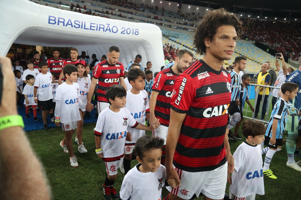 Grêmio tenta Willian Arão, ouve não do Flamengo e intensifica busca por 1º volante