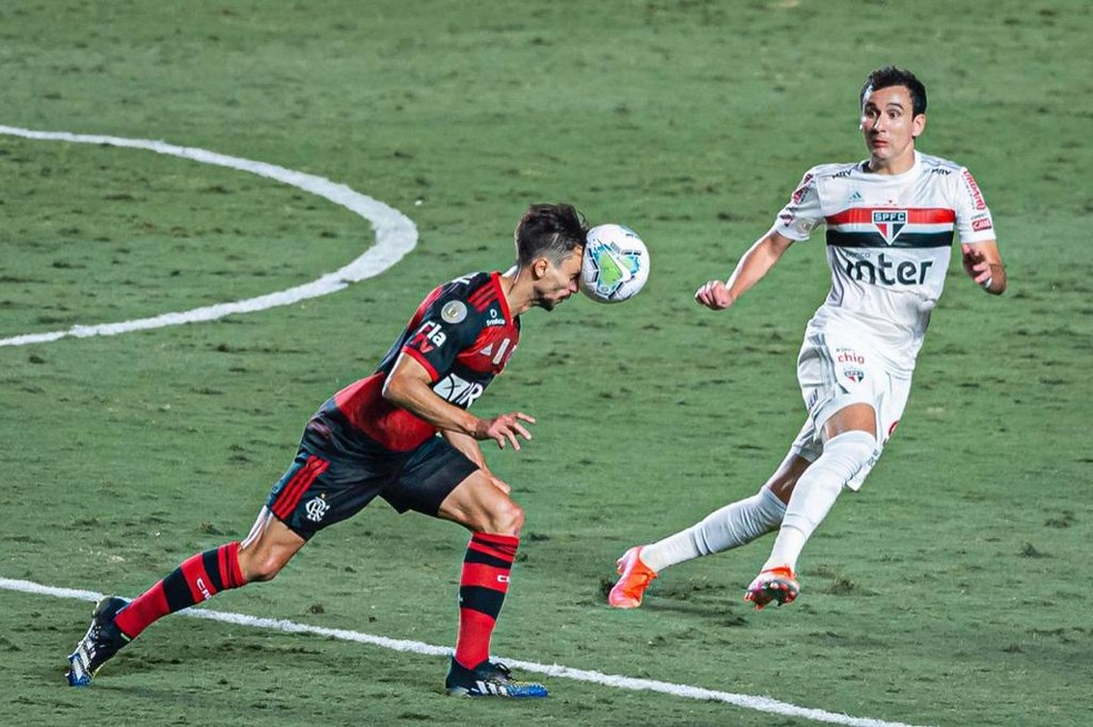 Rodrigo Caio na partida contra o São Paulo — Foto: André Lira