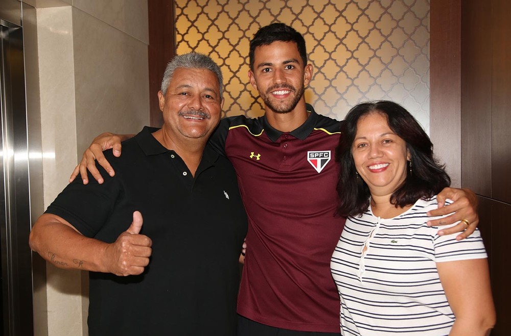 Renan Ribeiro chega a 100 jogos como profissional