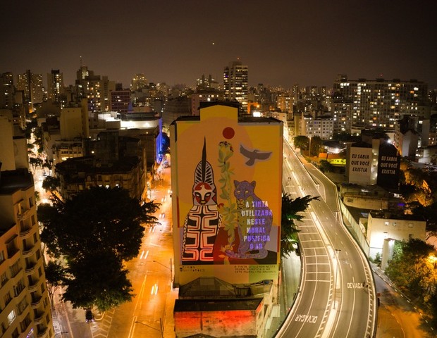 Mural 'purificador' de SP ganha projeções noturnas  (Foto: Vurb Filmes)