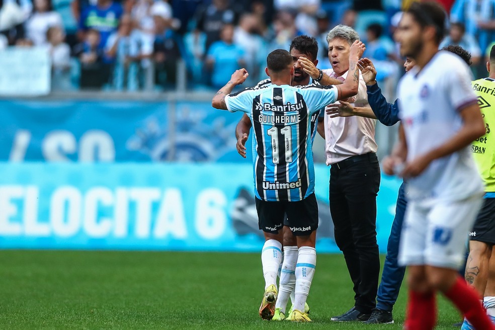 Atuações do Grêmio: time joga mal e é salvo por dupla que saiu do banco de reservas
