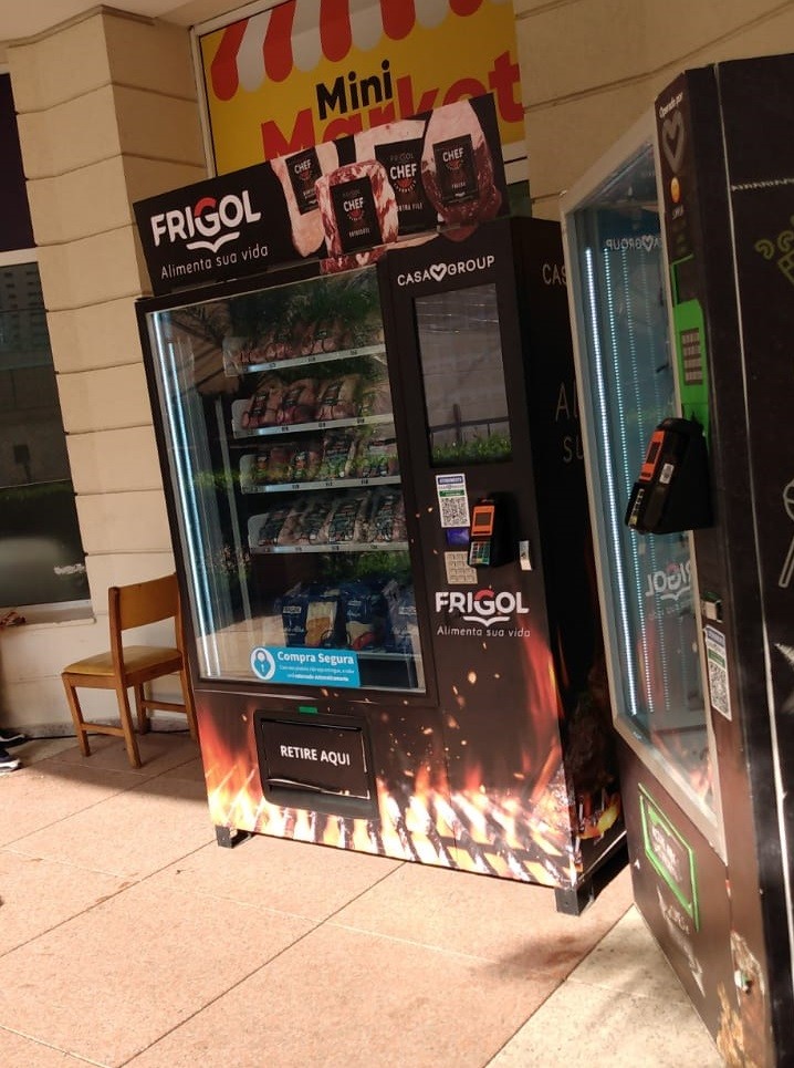 Vending machine da Frigol operada pela CasaGroup: máquina já opera em três condomínios de São Paulo (Foto: Divulgação)