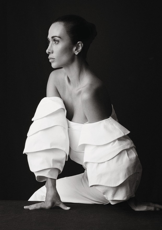 A influenciadora Silvia Braz usa vestido Aluf. (Foto: MAR+VIN)