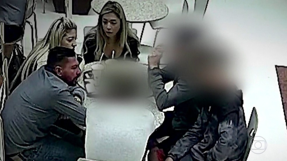 Câmeras de shopping flagraram encontro da família Brittes com convidados que estiveram na cena do crime — Foto: Reprodução/TV Globo