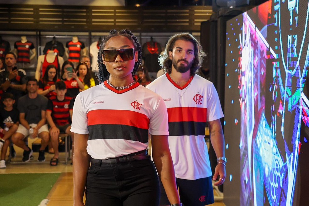 Confira novos itens da Cole&ccedil;&atilde;o Metaverso Inverno 23, lan&ccedil;ada pelo Flamengo nesta sexta &mdash; Foto: @marcelinho.fotografia