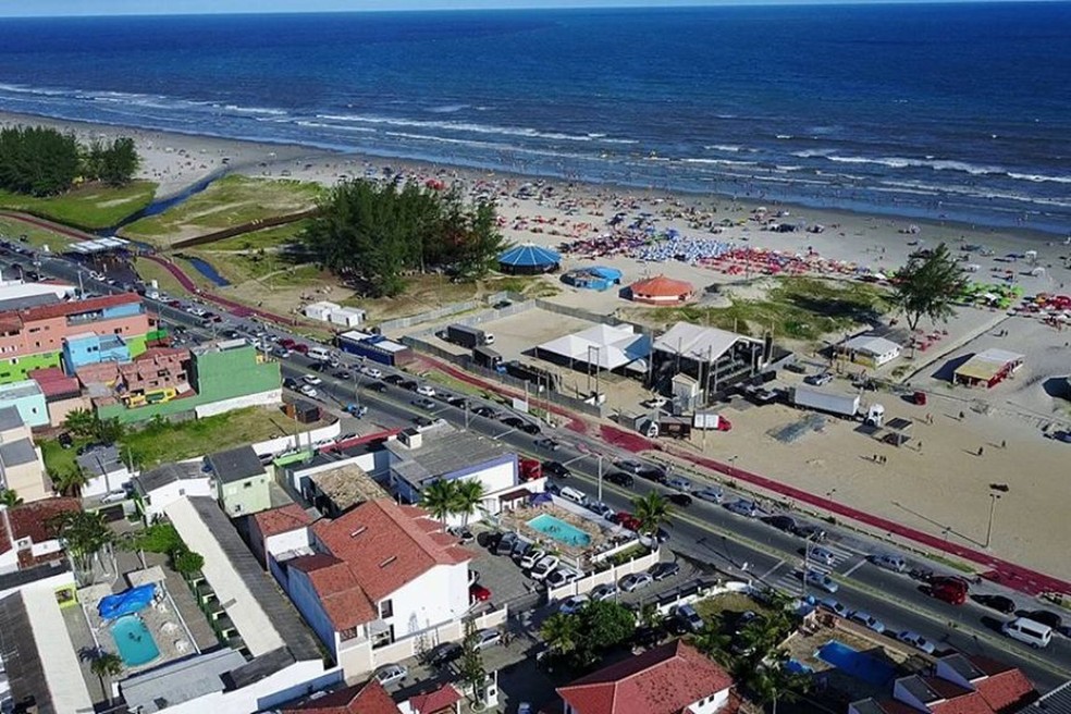 Praia de Ilha Comprida antes da pandemia do novo coronav&iacute;rus &mdash; Foto: Divulga&ccedil;&atilde;o/Prefeitura de Ilha Comprida