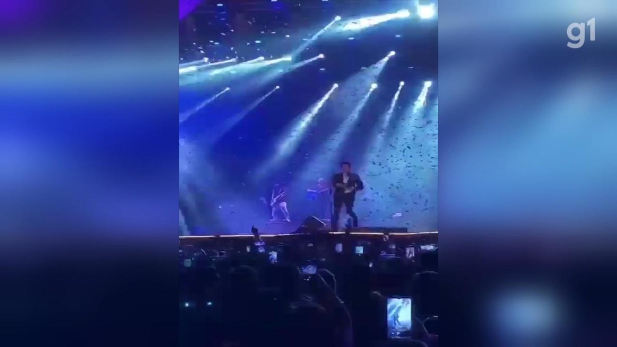 Luan Santana se desequilibra e leva tombo durante show no interior de SP; vídeo