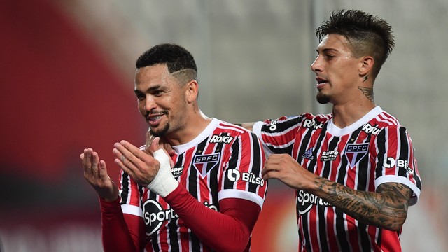 Luciano comemora gol da vitória do São Paulo sobre o Ayacucho