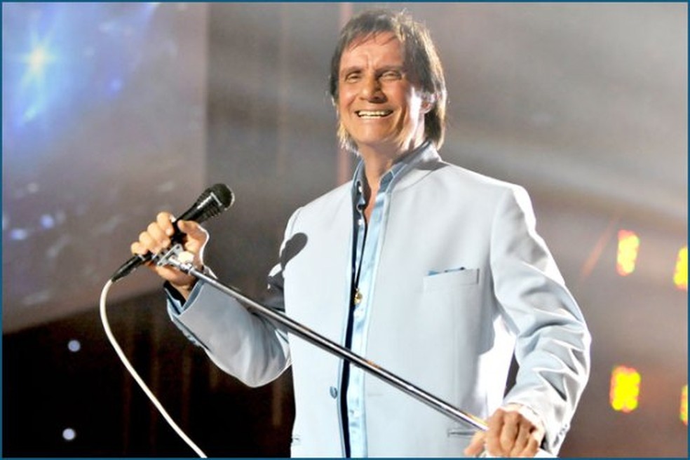 Roberto Carlos durante show em 2016, em Vitória. — Foto: Divulgação 