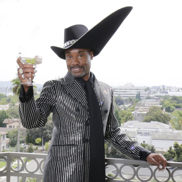 BEVERLY HILLS, CALIFORNIA - SEPTEMBER 22: Billy Porter, wearing a suit by Michael Kors Couture and hat by Stephen Jones millinery, gets ready for The 71st Emmy Awards with a marvelous Ketel One martini on September 22, 2019 in Beverly Hills, California. ( (Foto: Getty Images for RRR Creative)