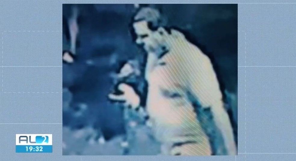 Imagens mostram homem apontado por entregadores de Maceió como golpista — Foto: Reprodução/TV Gazeta