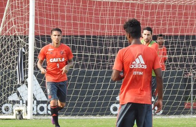 Dúvidas no ataque do Fla vão além da disputa Damião e Guerrero; entenda