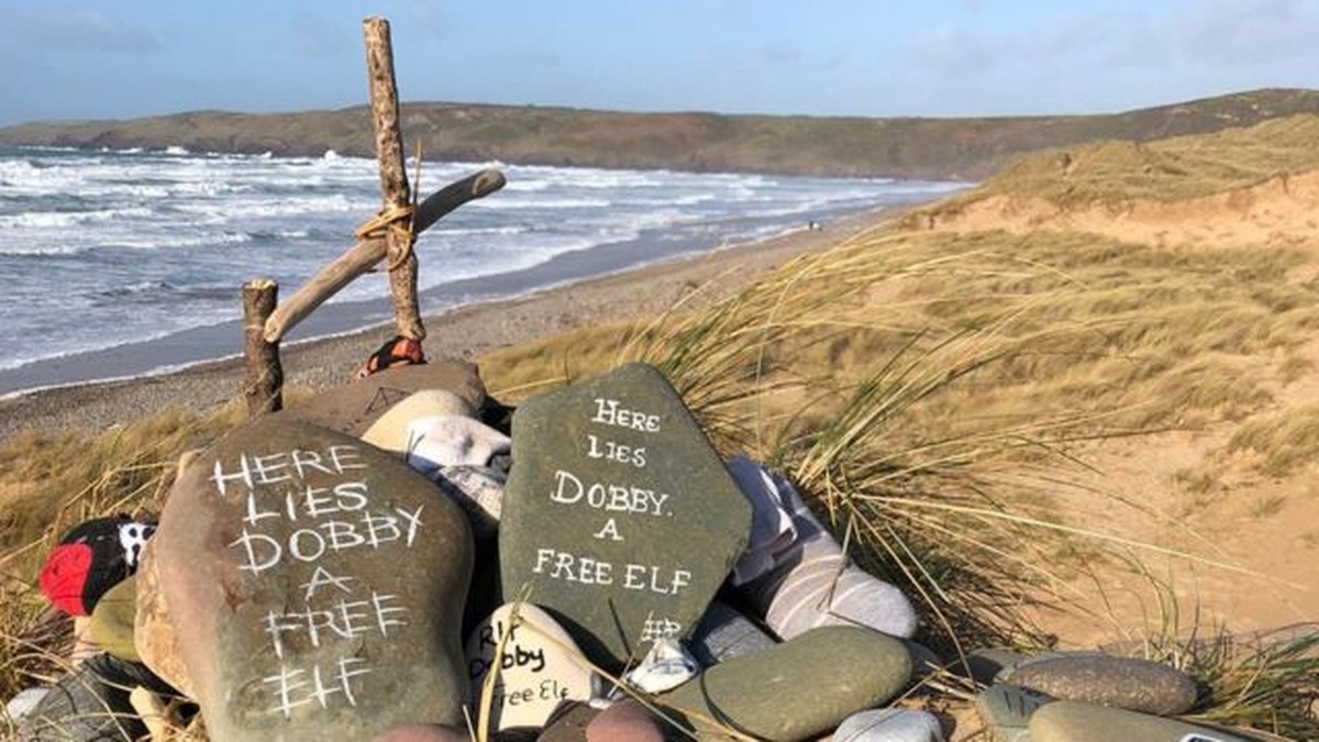 Como túmulo de Dobby, de Harry Potter, virou problema em praia britânica |  Pop & Arte