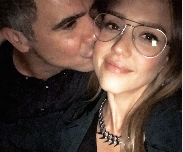 A atriz Jessica Alba com o marido (Foto: Instagram)
