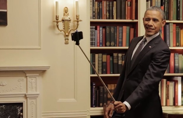 Obama tira selfie no vídeo do BuzzFeed (Foto: Reprodução/ BuzzFeed)