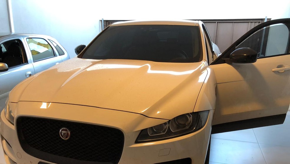 Deic apreendeu uma SUV Jaguar, avaliada em R$ 500 mil, durante operação em Jaú, no interior de São Paulo, e Mauá, no ABC Paulista. — Foto: Divulgação/Deic