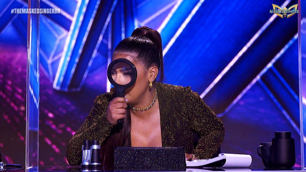 Simone usa lupa no 'The Masked Singer' — Foto: Globo